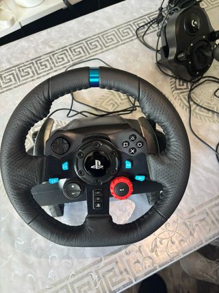 Volante logitech G29 con pedales y marchas.
