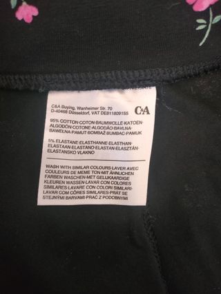 Minifalda skater negra con flores C&A