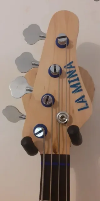 Colgador de pared para guitarra/bajo