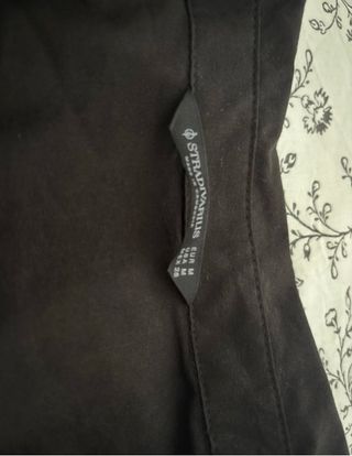 Camisa negra ajustada