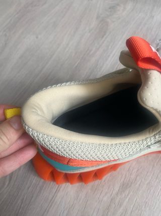 Zapatillas Fila T44 Beige Naranja