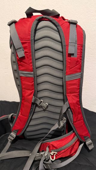 Mochila de montaña 30 litros.