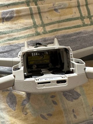 DJI Mini 4 Pro Drone PARA PIEZAS O REPARAR  03PP1V
