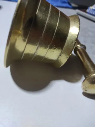 Mortero y mazo de bronce antiguo