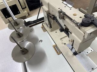 Máquina de coser industrial doble aguja