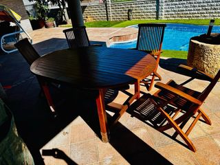 Mesa y 4 sillas de jardín de madera