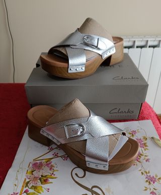 Sandalias de piel de tacón plateadas nuevas #39.5