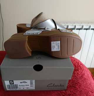 Sandalias de piel de tacón plateadas nuevas #39.5