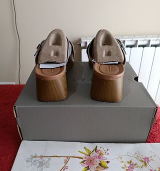 Sandalias de piel de tacón plateadas nuevas #39.5