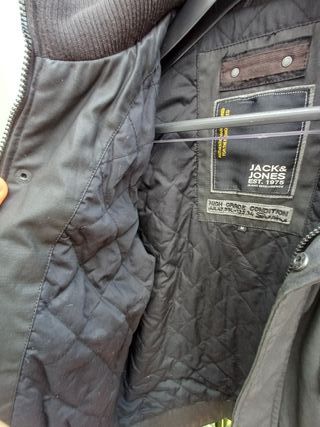 Chaquetón negro Jack and Jones. Como nuevo