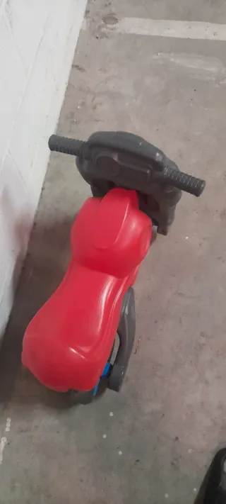 Moto infantil roja