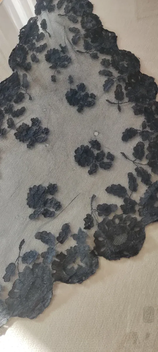 Mantilla pañuelo antigua encaje floral negro