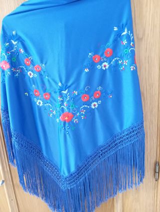Chales bordados con flecos