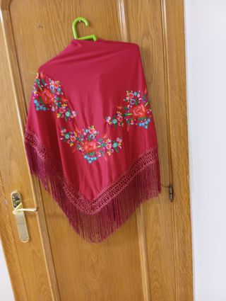 Chales bordados con flecos