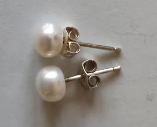 Collares y pendientes perlas de río y plata