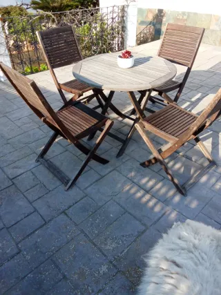 Conjunto mesa y sillas de teca