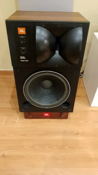 Altavoces JBL Studio Monitor 4425