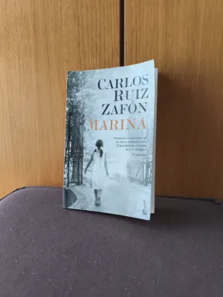 Marina (Spanish Edition) Booket como nuevo