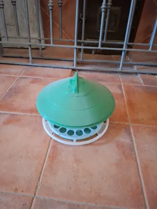 Tolva para animales verde