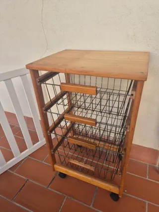 Camerino de cocina con ruedas