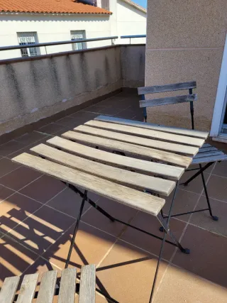 Mesa y sillas de exterior plegables