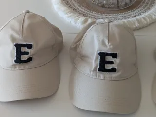 Gorra con inicial letra E nuevas (tengo 3)