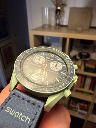 Swatch Moonswatch Earth con correa extra