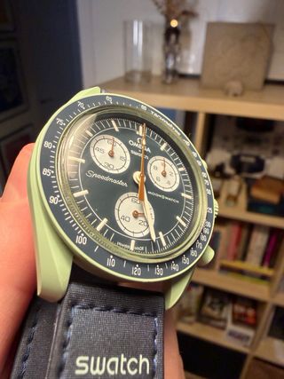 Swatch Moonswatch Earth con correa extra