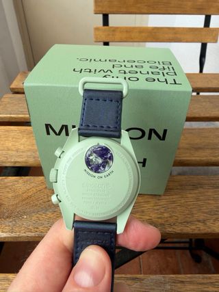 Swatch Moonswatch Earth con correa extra