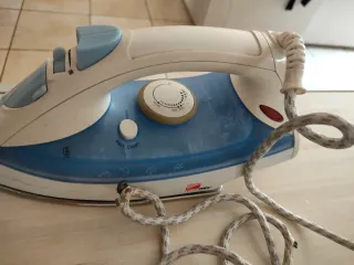Ferro da stiro funzionante cavo bruciato