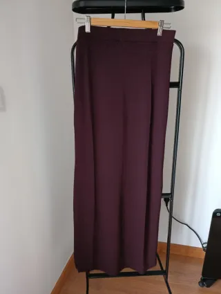 Falda larga punto fino corte lateral granate