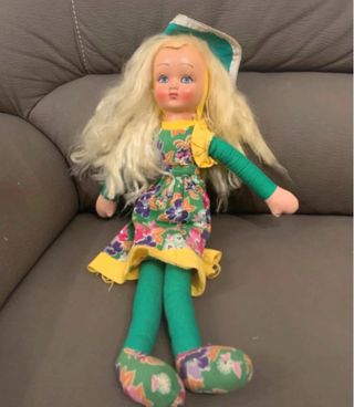 Bambola vintage vestita