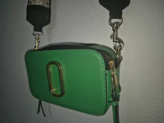 Bolso Verde con Correa Estampada