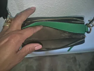 Bolso Verde con Correa Estampada