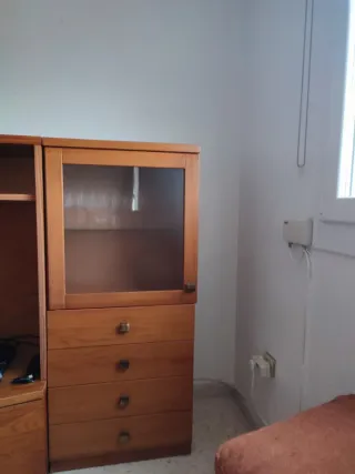 Mueble vitrina madera