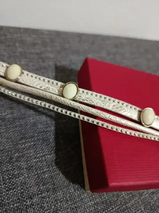 Pulsera/Collar Cuero Blanco Detalles