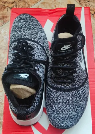 Zapatillas Nike Air Max Negras y Blancas