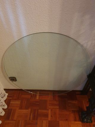 Mesa redonda y 2 sillas retro