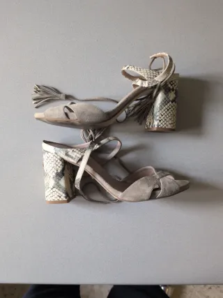 Sandalias de tacón ante beige con tiras