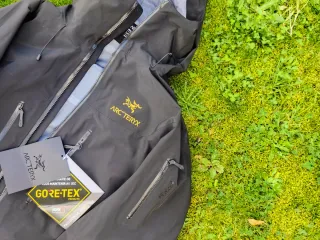 Arc'teryx Alpha SV Chaqueta Negra