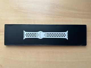 Apple Watch X Nike 41mm. Pure Platinum/Black Band