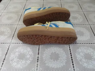 Sapatilhas Adidas Gazelle bege e azul