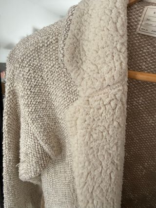 Abrigo beige tejido
