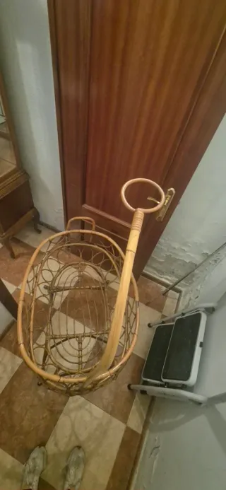 Moisés de ratán con ruedas