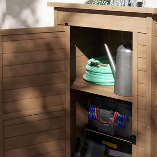 Armario De Exterior Con Estante Regulable Y Techo Inclinado, Armario De Jardín De Madera Con Cerradura, 75X56X117Cm, Marrón