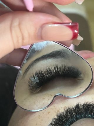 Extensiones de pestañas y cejas con henna