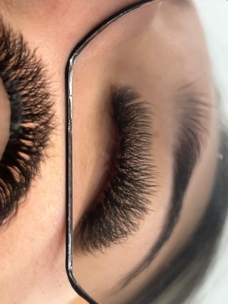 Extensiones de pestañas y cejas con henna