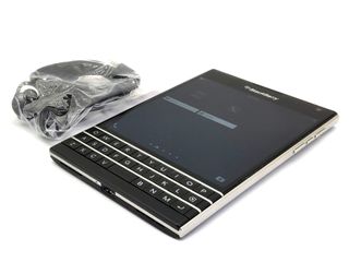 E1806989-0	Blackberry Passport 4g