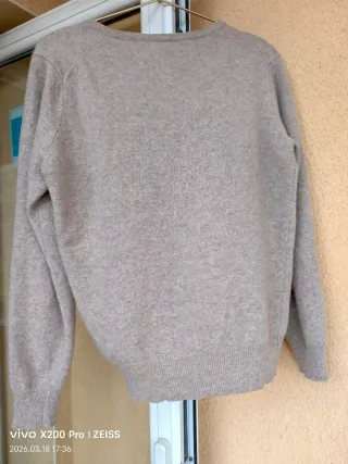 Jersey de punto beige cuello pico