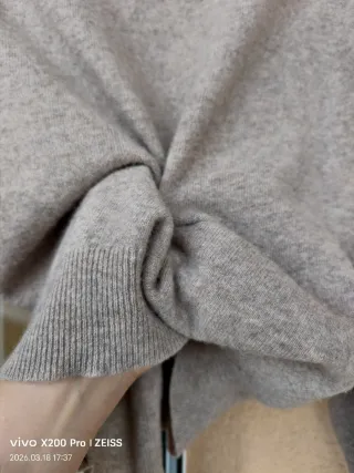 Jersey de punto beige cuello pico